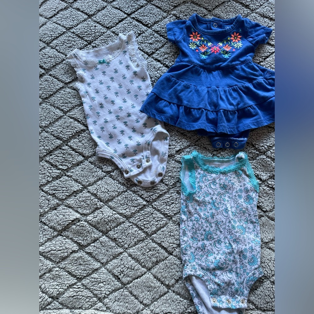 3 newborn outfits blue